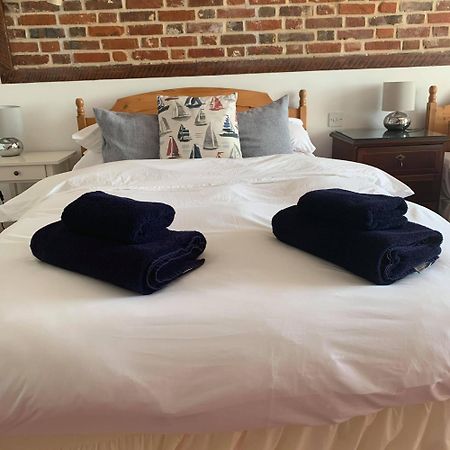 Ye Olde White Harte Hotel Burnham-on-Crouch Chambre photo
