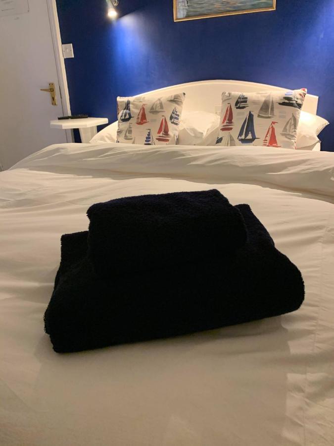 Ye Olde White Harte Hotel Burnham-on-Crouch Chambre photo