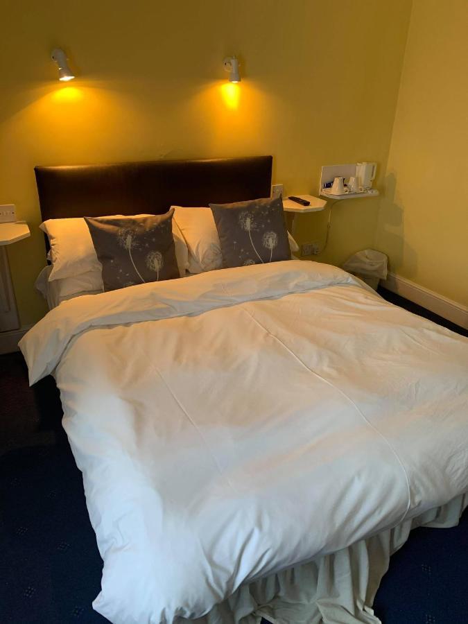 Ye Olde White Harte Hotel Burnham-on-Crouch Chambre photo