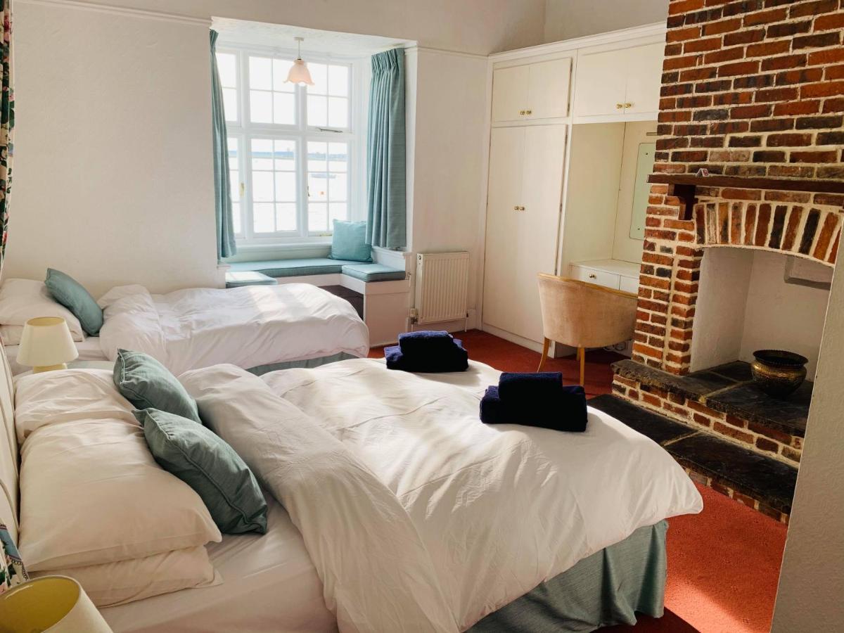 Ye Olde White Harte Hotel Burnham-on-Crouch Chambre photo