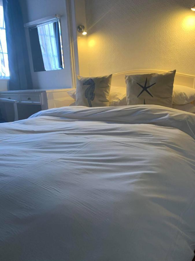 Ye Olde White Harte Hotel Burnham-on-Crouch Extérieur photo