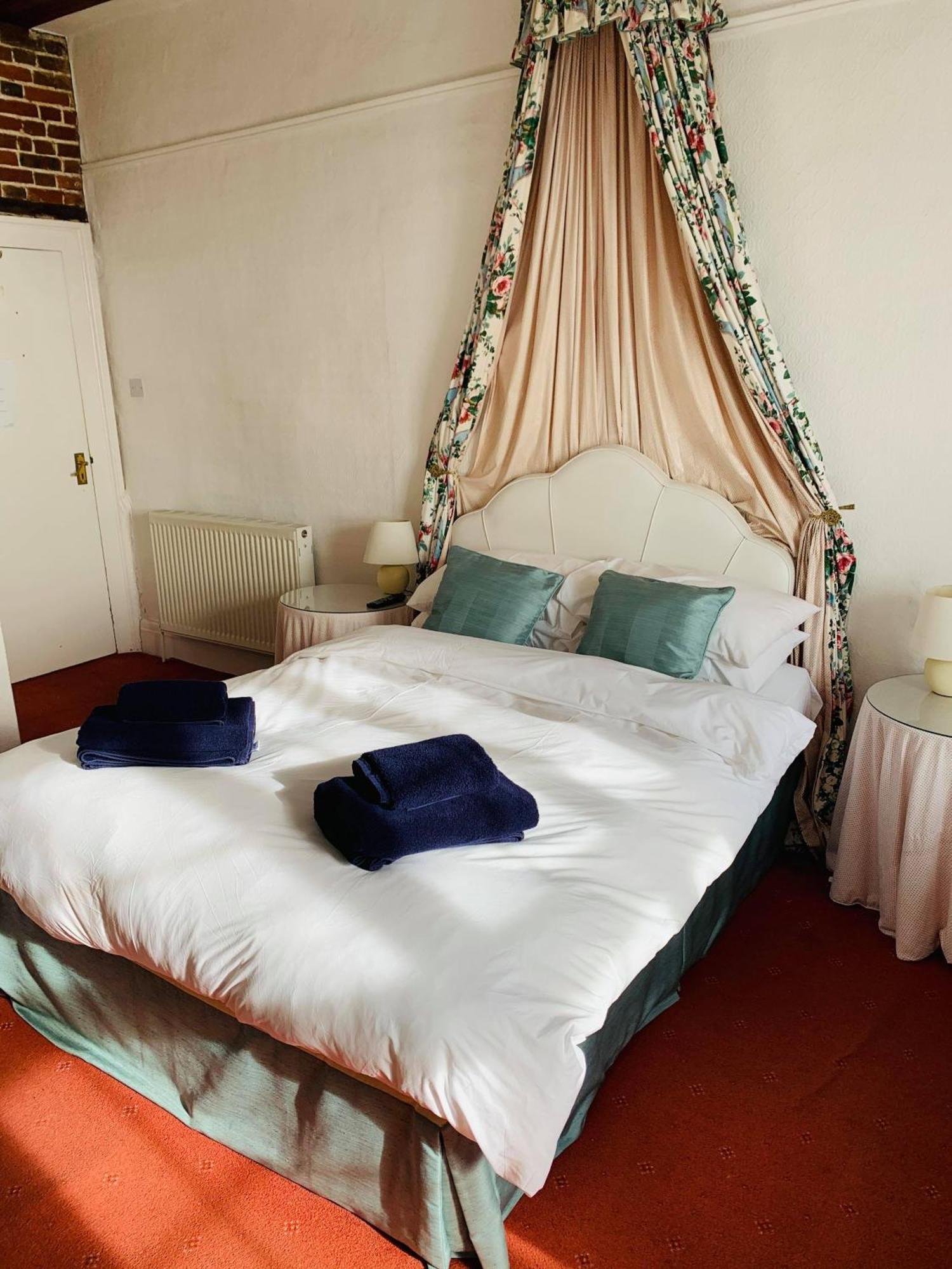 Ye Olde White Harte Hotel Burnham-on-Crouch Chambre photo