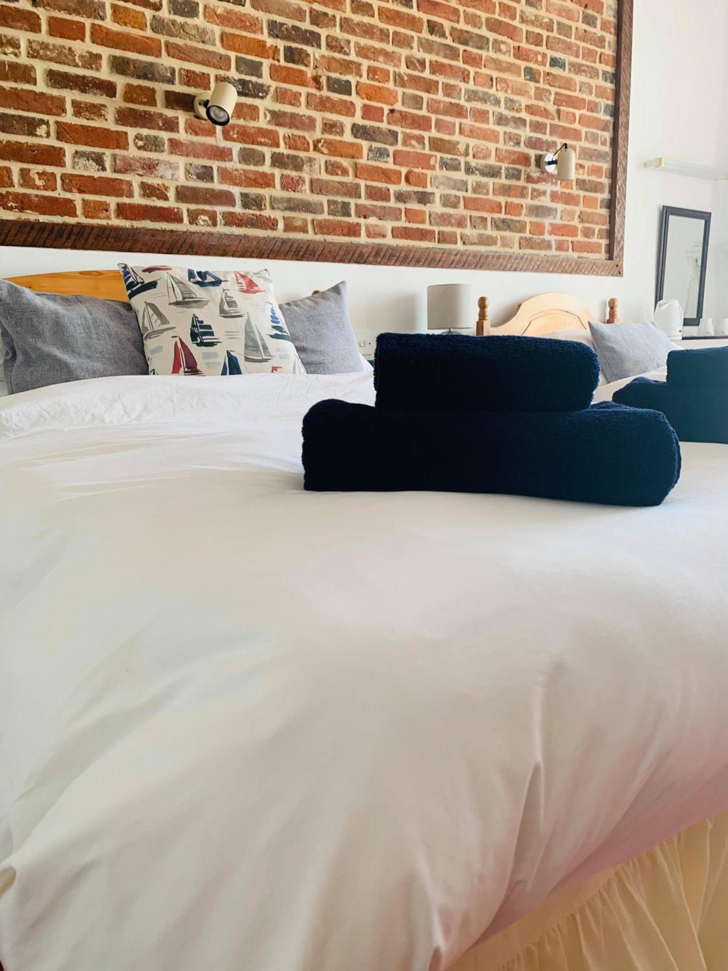 Ye Olde White Harte Hotel Burnham-on-Crouch Chambre photo