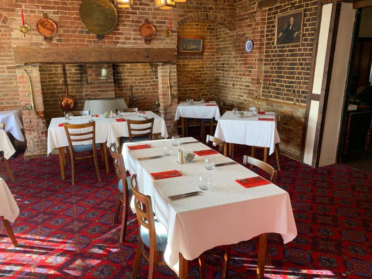 Ye Olde White Harte Hotel Burnham-on-Crouch Extérieur photo